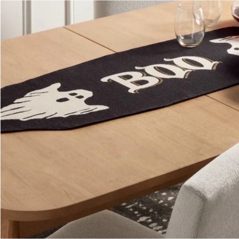 NWT Threshold BOO table topper❤️❤️❤️❤️